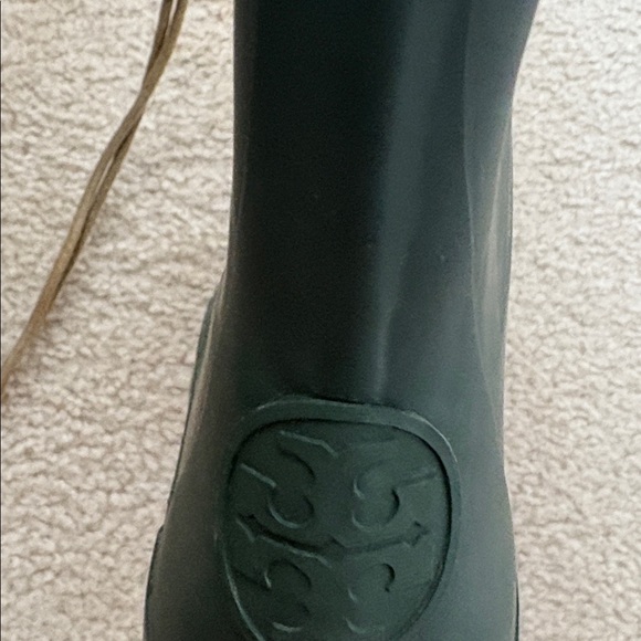 TORY BURCH EQUESTRIAN RUBBER BOOTS- size 6 - Picture 7 of 9